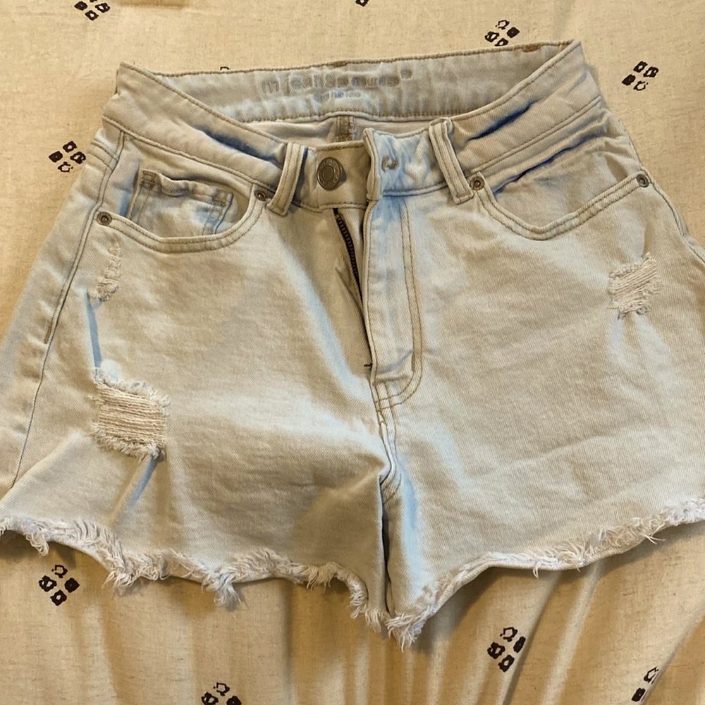 Maurice’s high rise short size 6